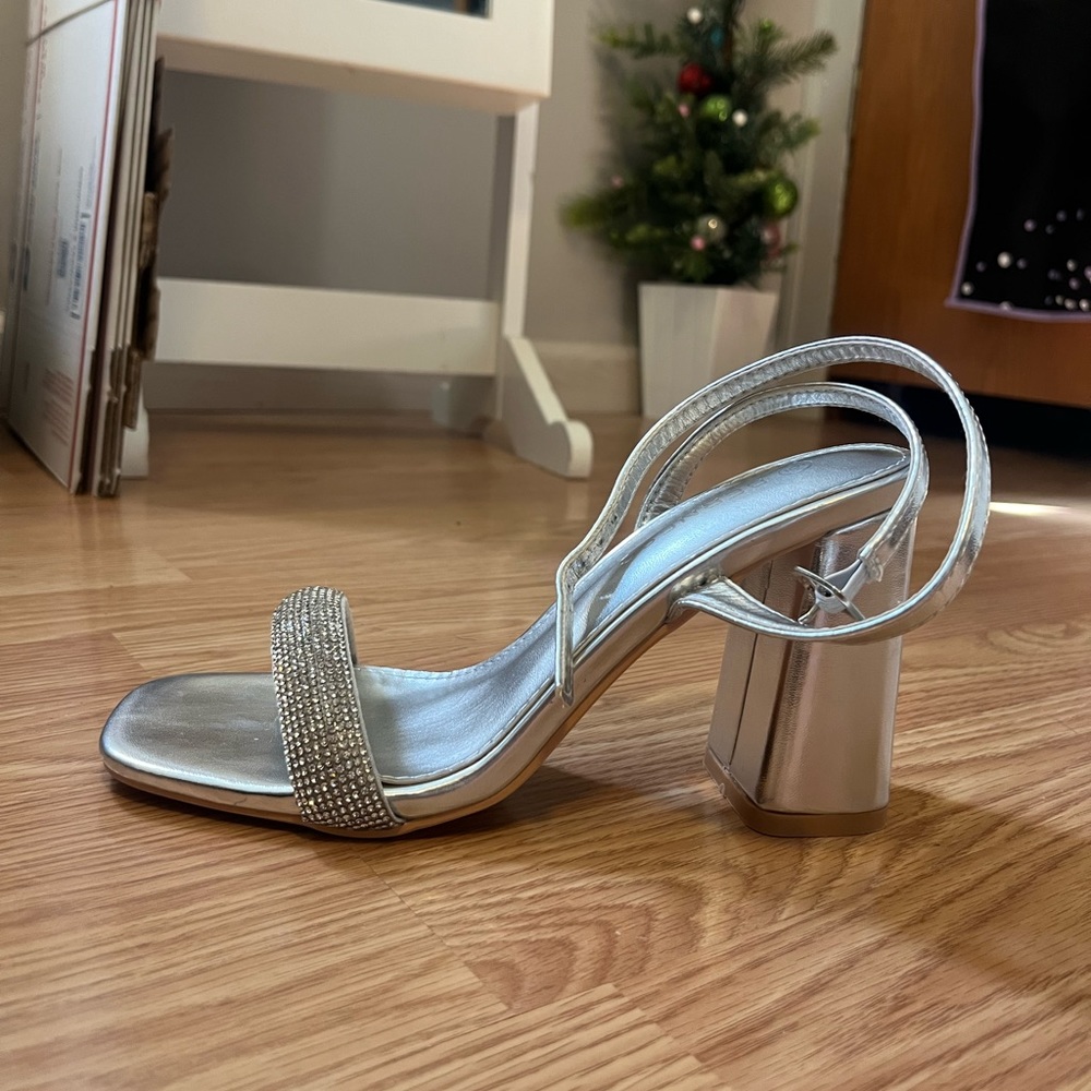 Silver metallic block heel with rhinestone band